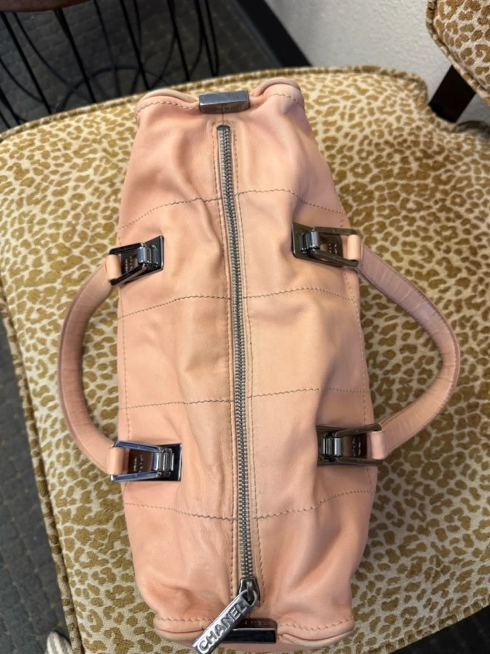 CHANEL elegant shoulder
